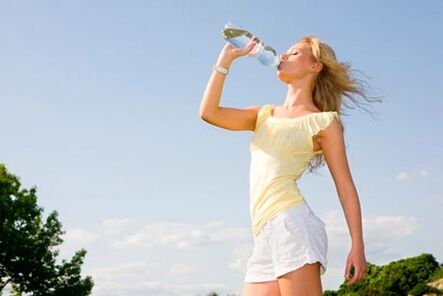 Boire de l’eau pour perdre du poids rapidement